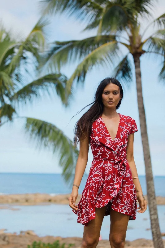 Pleated Women Dress with a Timeless and Elegant Texture Pleated Women Dress with a Timeless and Elegant Texture Louvre Party Dress In Red