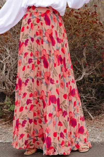 Halter Neck Women Dress to Show Off the Shoulders and Neckline Halter Neck Women Dress to Show Off the Shoulders and Neckline Printed High Waist Pleated Skirt