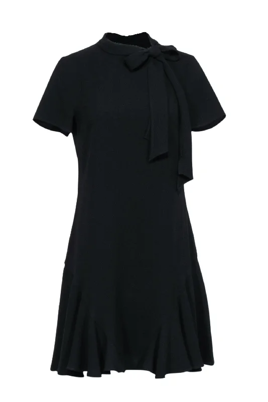 Plus Size Women Dress with a Flattering A - Line Cut for Comfort and Style Plus Size Women Dress with a Flattering A - Line Cut for Comfort and Style Shoshanna - Black Short Sleeve Shift Dress w/ Neck Tie Sz 8